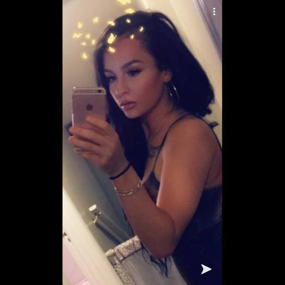 Meet your Posher, Kayla - Picture 1 of 1